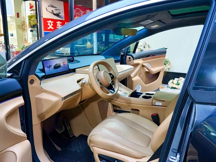 Luxeed R7