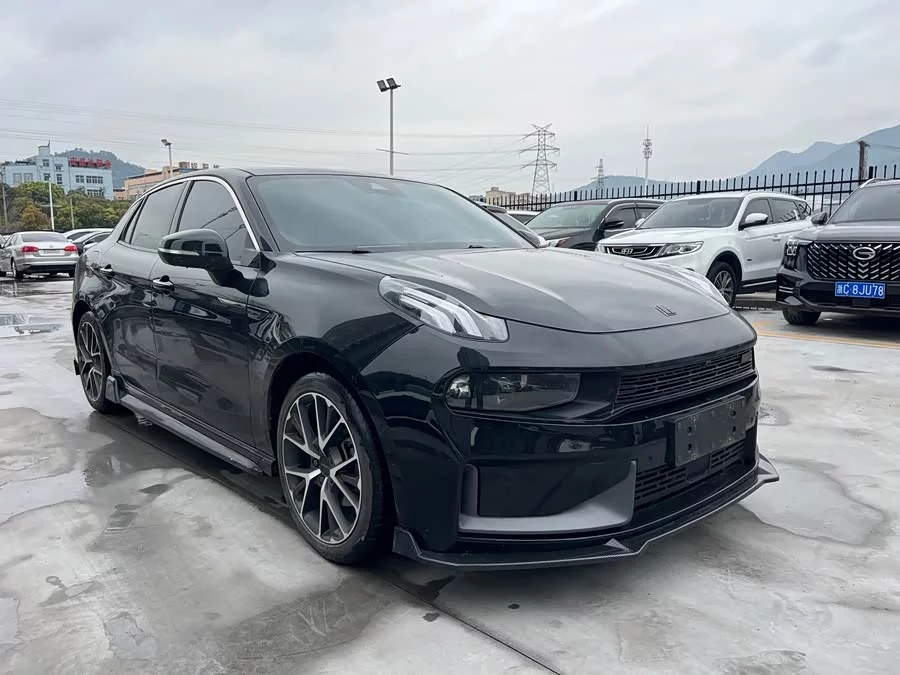 Lynk & Co 03
