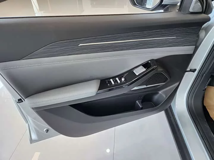 Geely Galaxy L6
