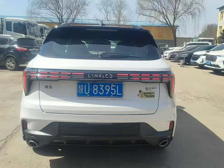 Lynk & Co 01