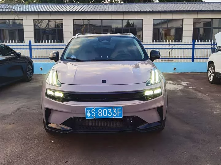 Lynk & Co 06