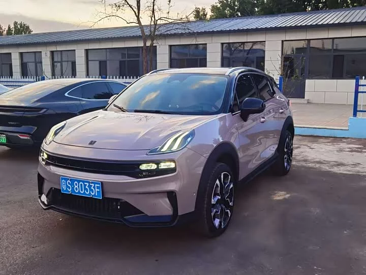 Lynk & Co 06