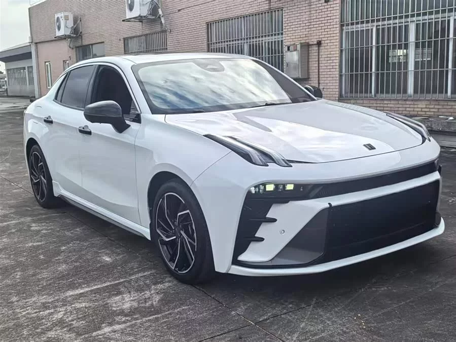 Lynk & Co 03