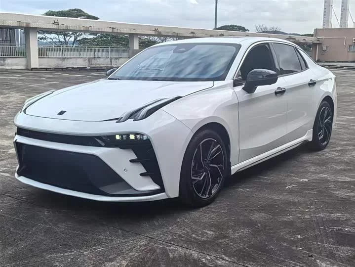 Lynk & Co 03
