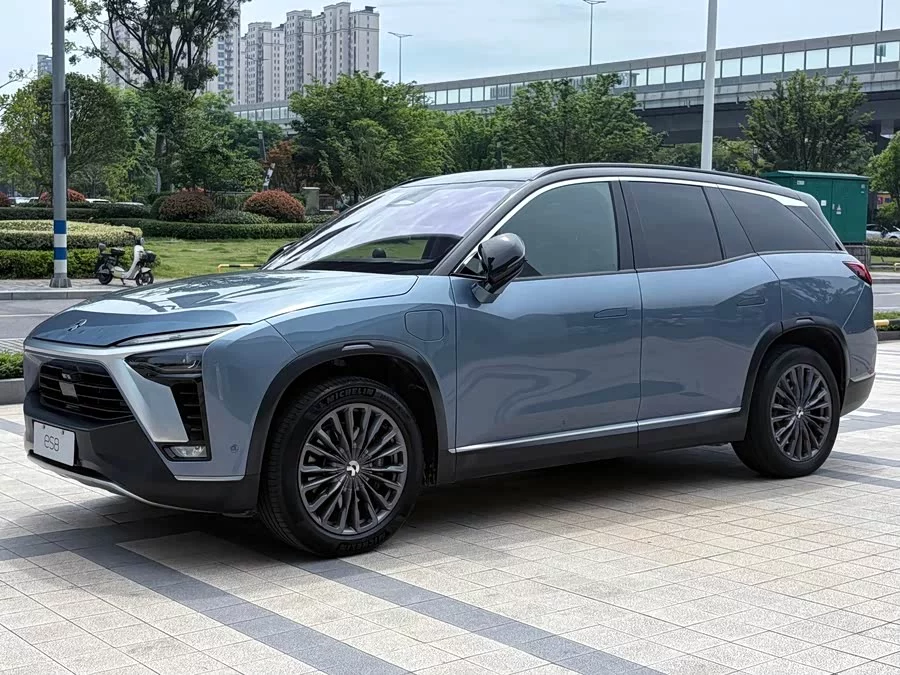 NIO ES8