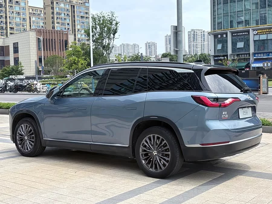 NIO ES8