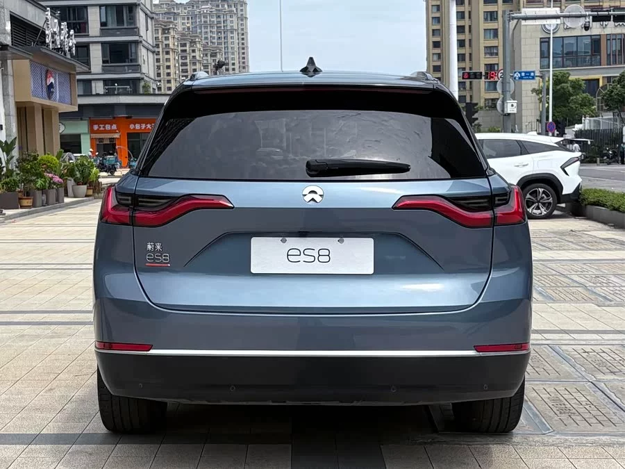 NIO ES8