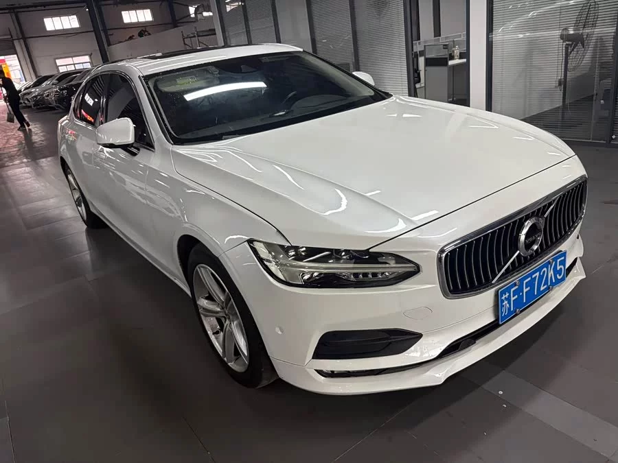 Volvo S90