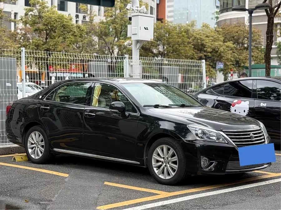 Toyota crown