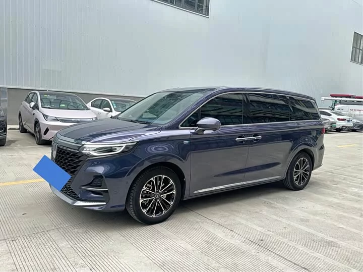 Roewe iMAX8
