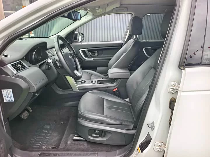 Land Rover Discover the magic