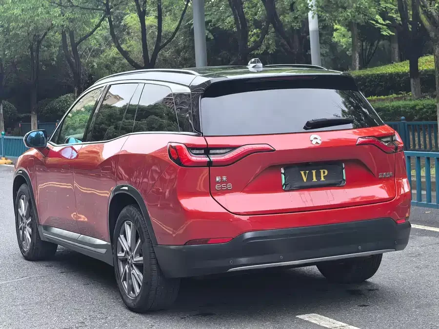 NIO ES8