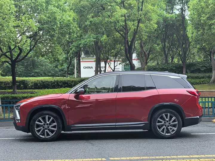 NIO ES8