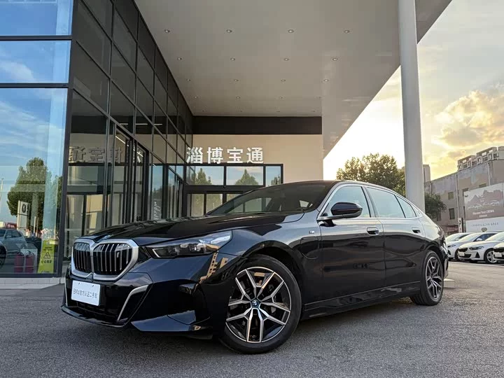 BMW i5