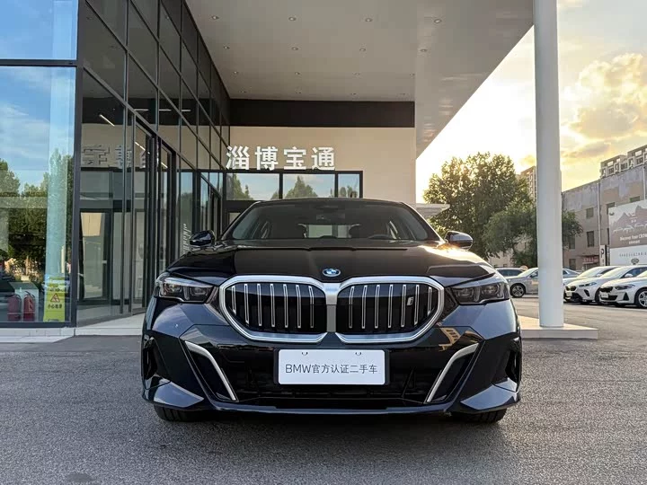 BMW i5