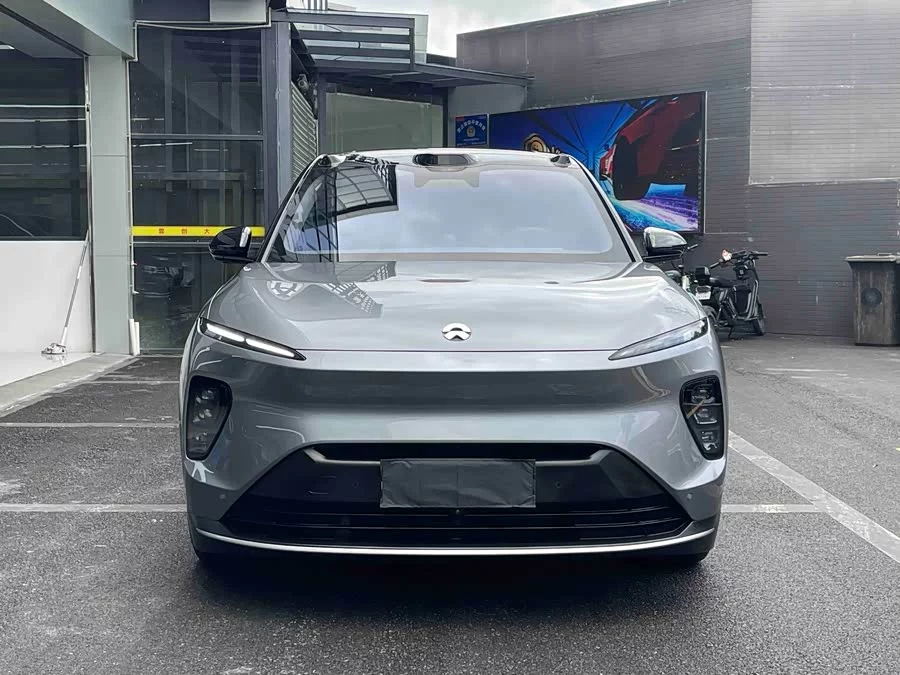 NIO ES8