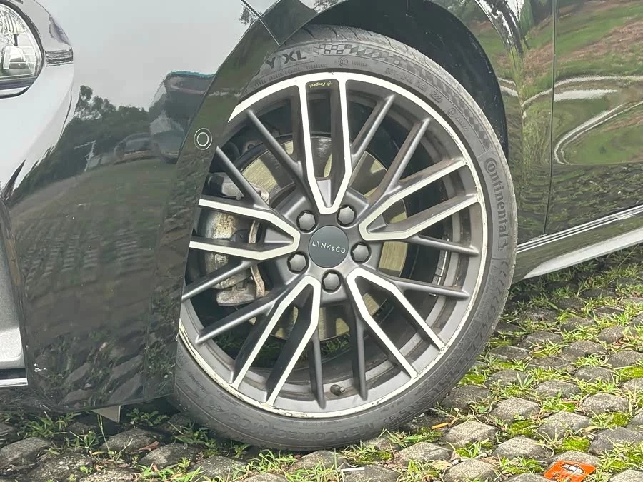 Lynk & Co 03