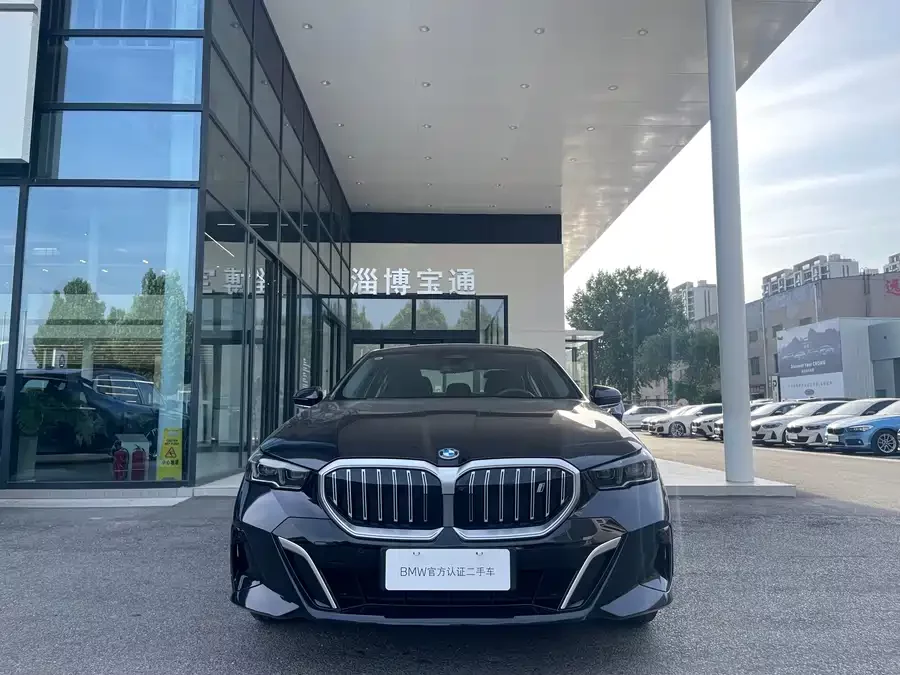 BMW i5