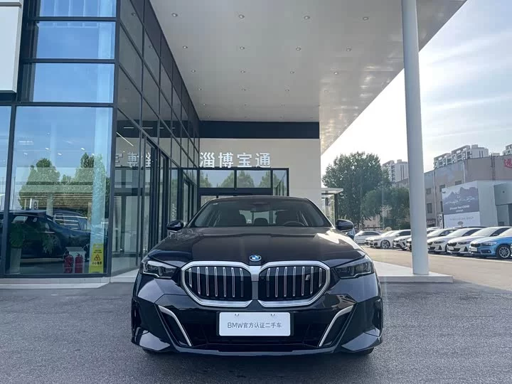 BMW i5