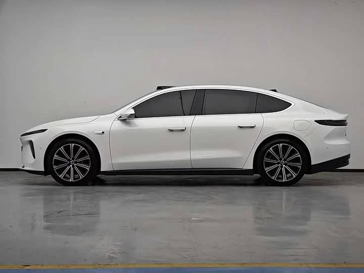 NIO ET7