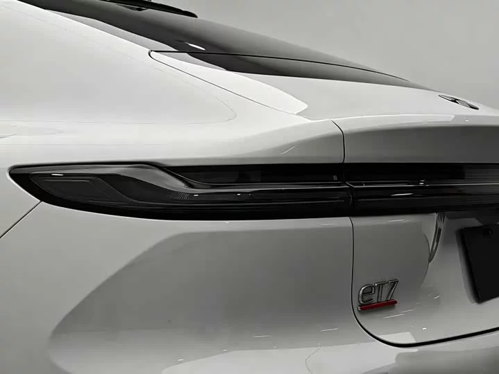 NIO ET7