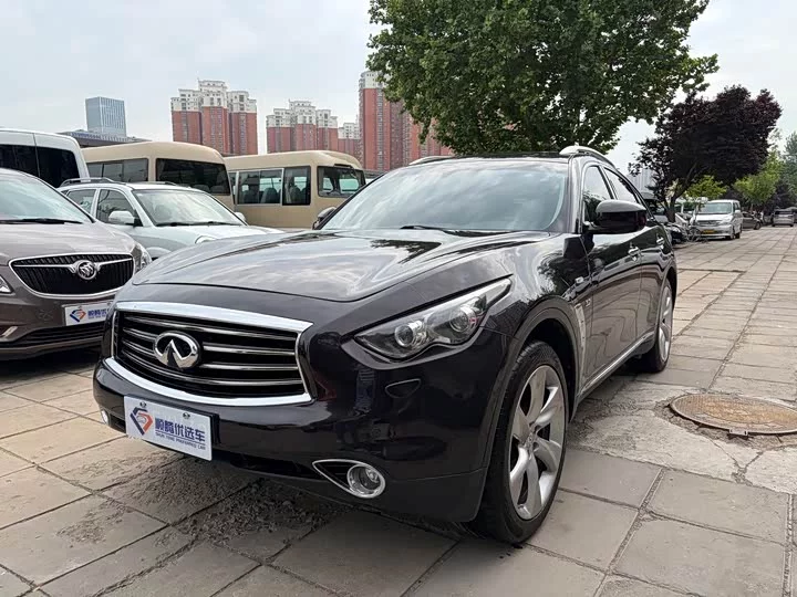 Infiniti QX70