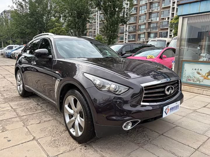 Infiniti QX70
