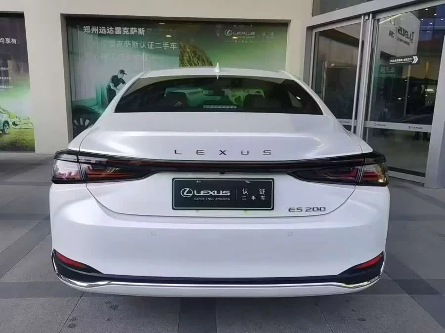 Lexus ES
