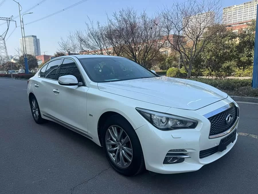 Infiniti Q50L