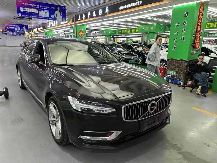 Volvo S90