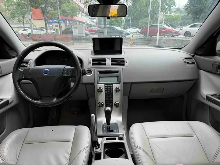 Volvo S40