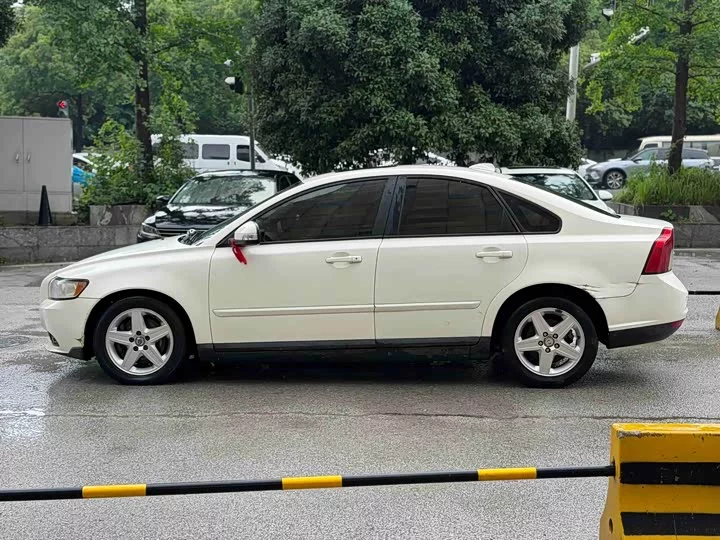 Volvo S40
