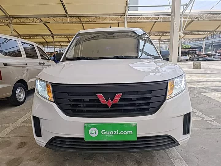 Wuling Hongguang PLUS