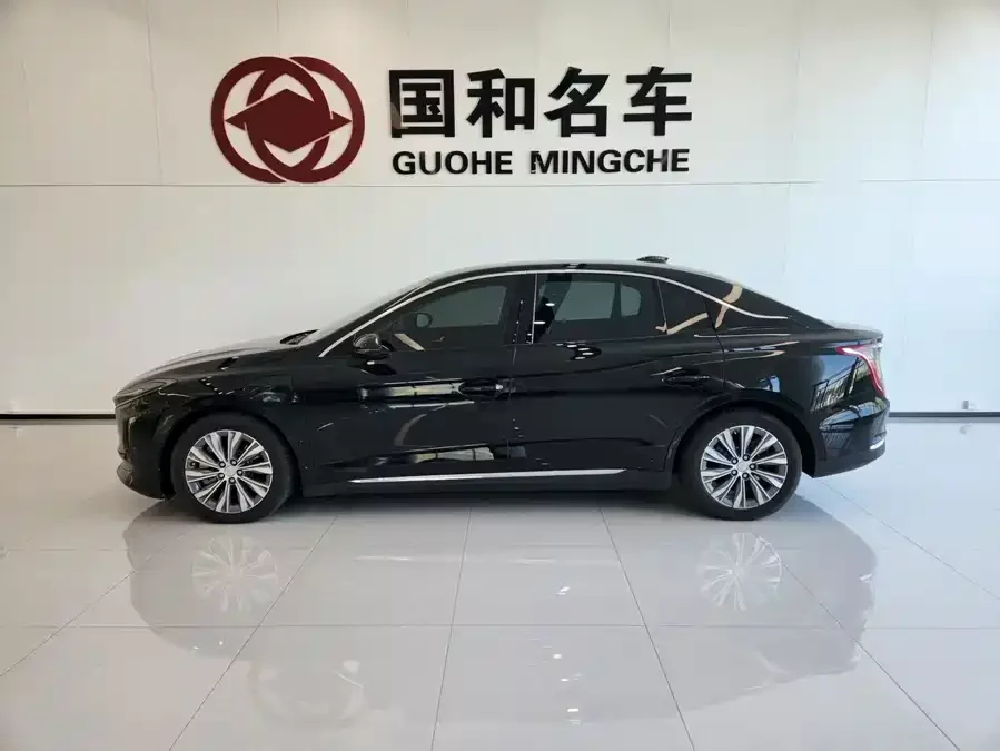 Hongqi E-QM5