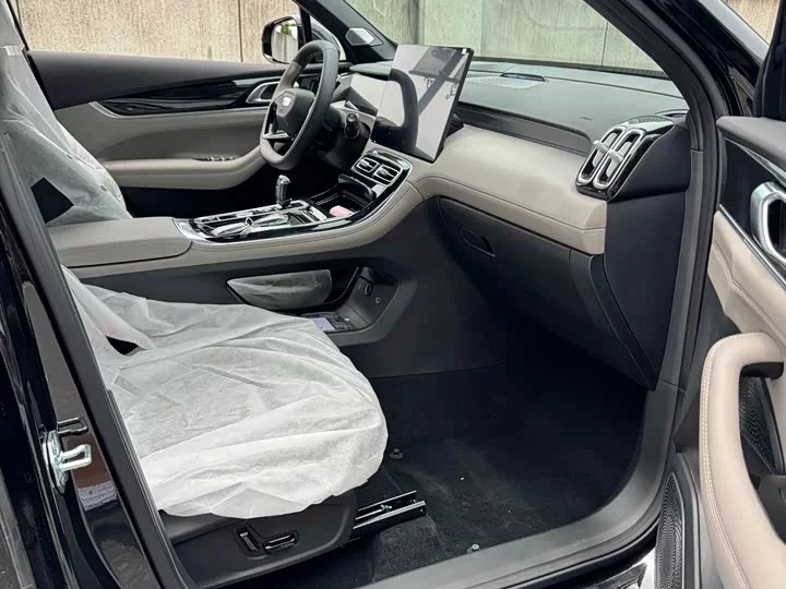Geely Boyue L