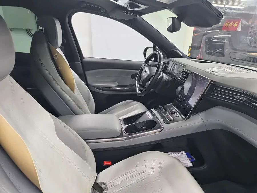 NIO ES6