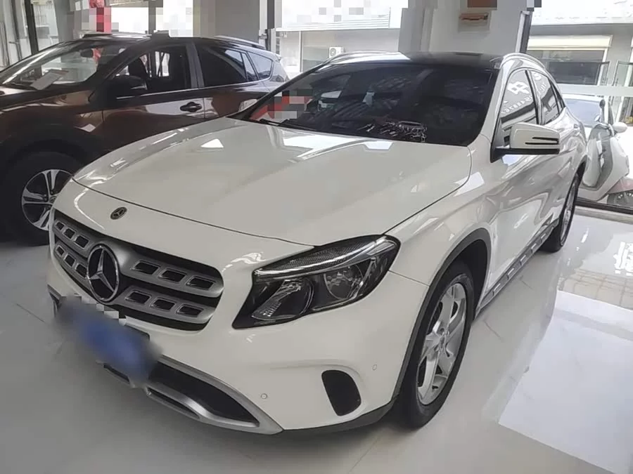Mercedes Benz GLA
