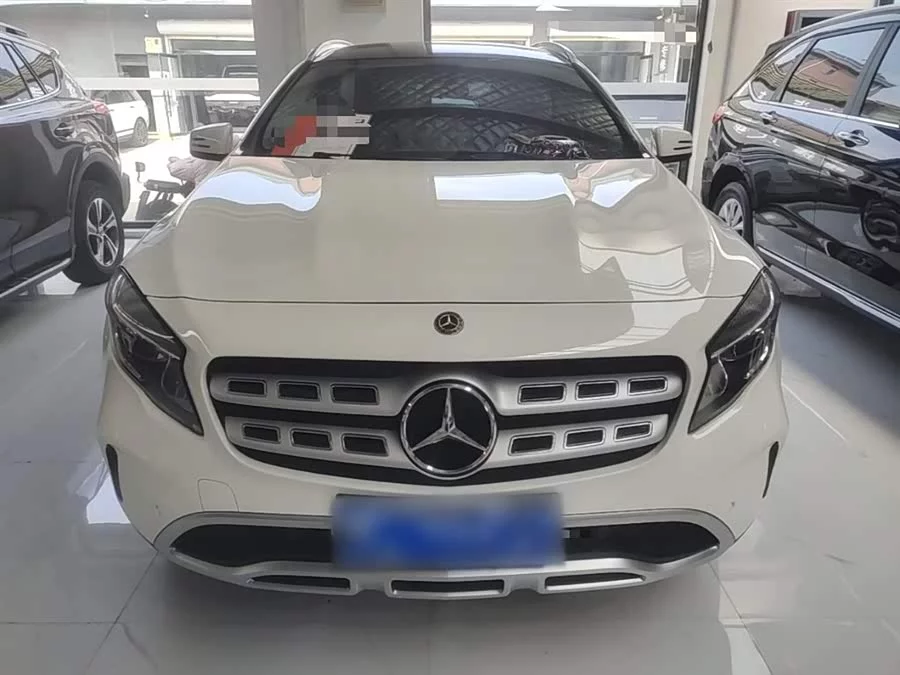 Mercedes Benz GLA