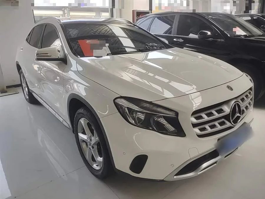 Mercedes Benz GLA