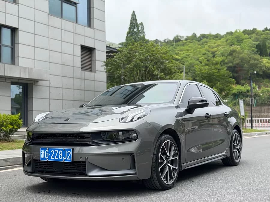 Lynk & Co 03
