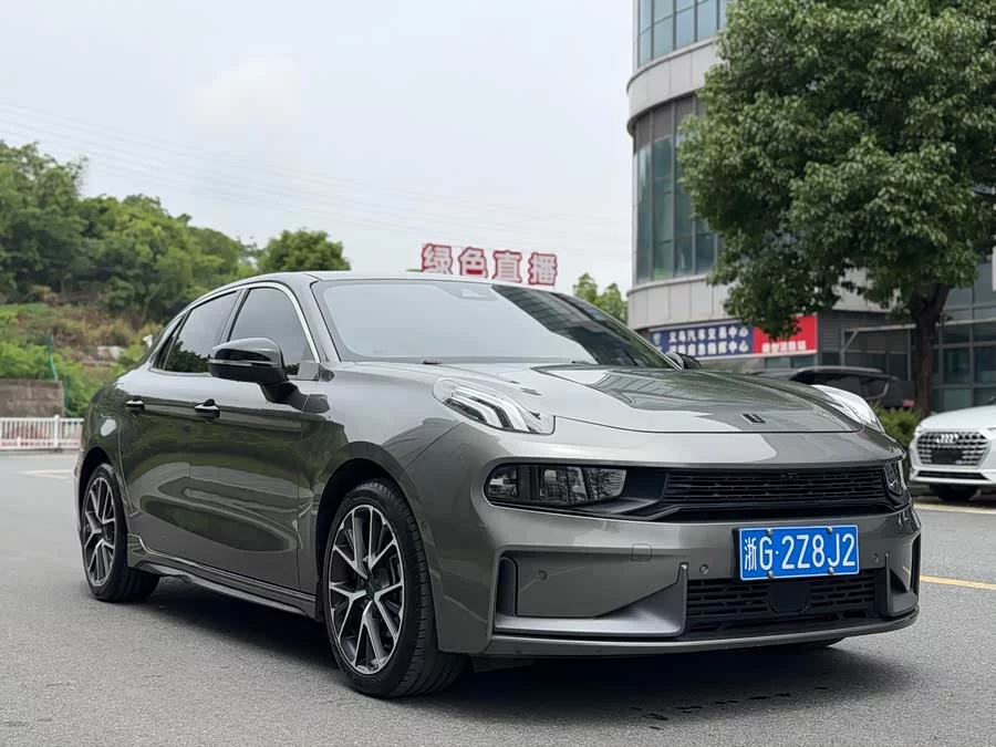 Lynk & Co 03