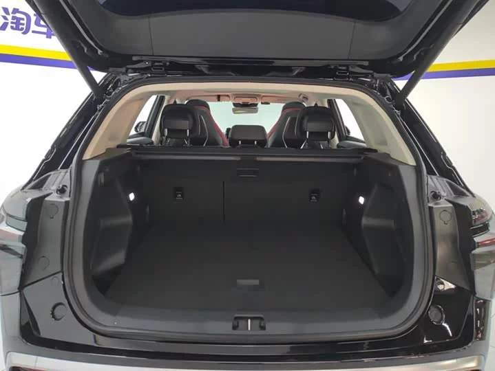 Hongqi HS3