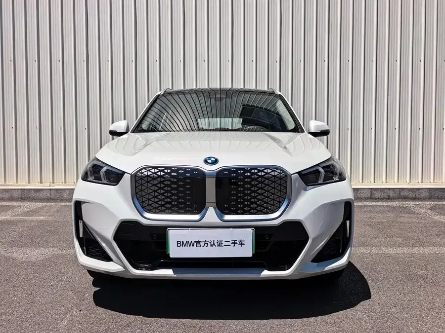 BMW iX1