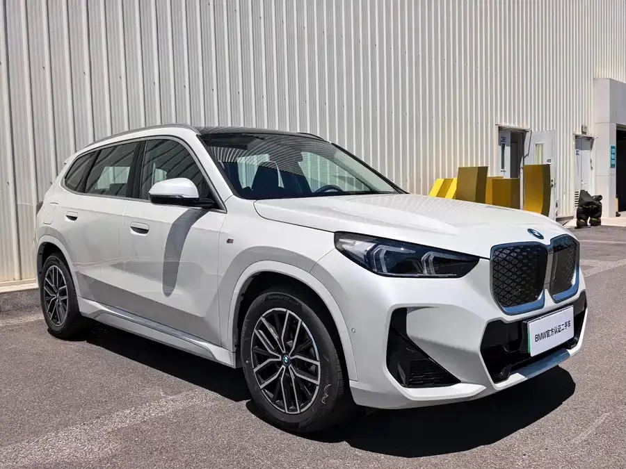 BMW iX1