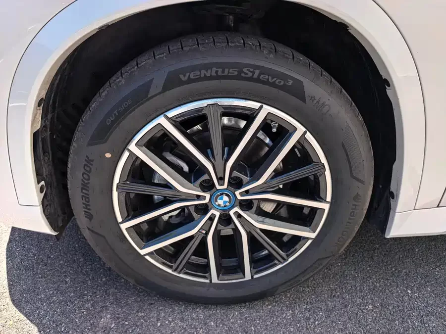BMW iX1