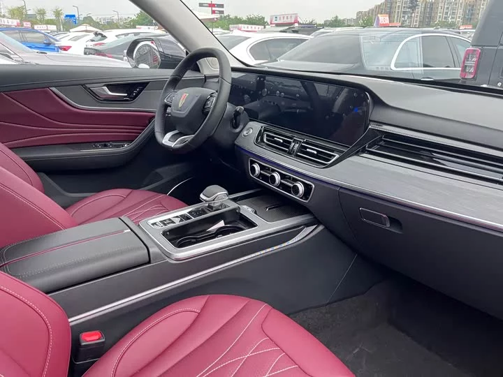 Hongqi HS5