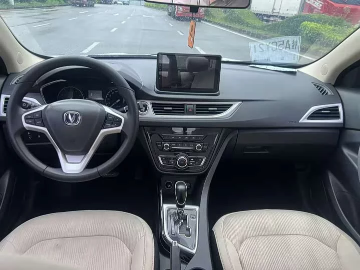 Changan Yuexiang V7