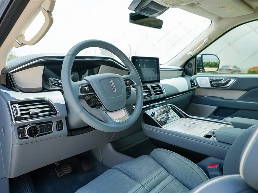 Lincoln Navigator