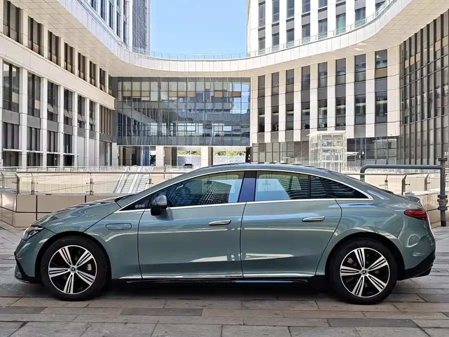 Mercedes Benz EQE