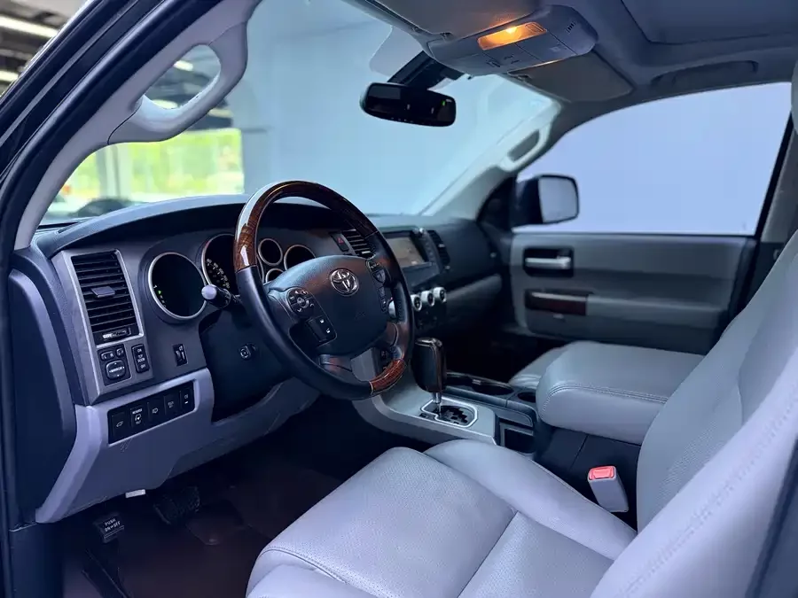 Toyota Sequoia